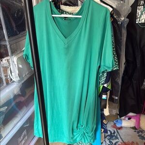 JODIFL Green tee- shirt comfy & cute with tie bottom detail